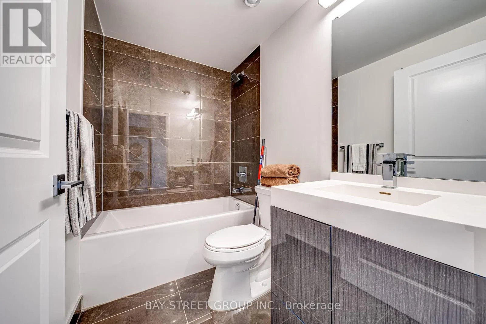 3809 - 251 JARVIS STREET