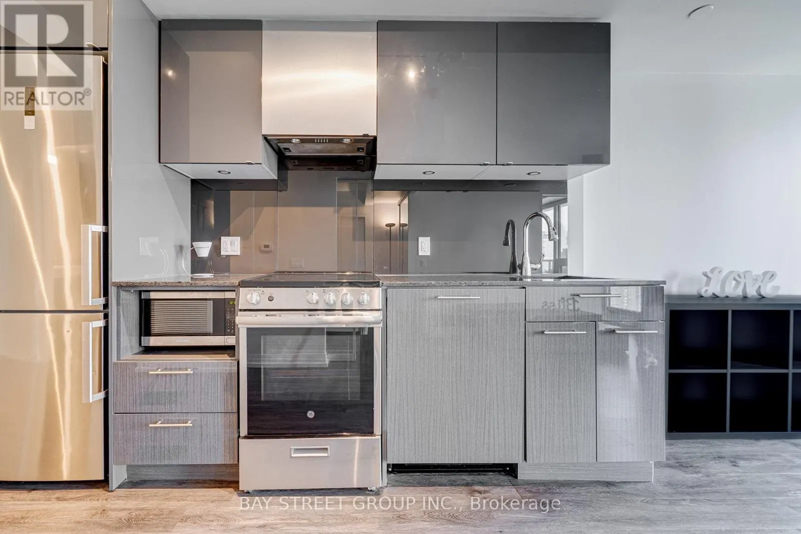3809 - 251 JARVIS STREET