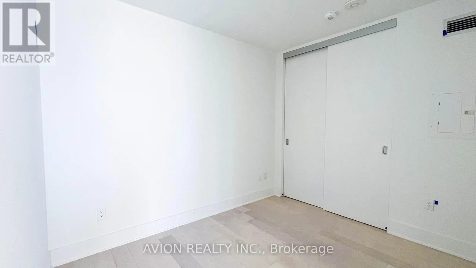11 YORKVILLE AVENUE