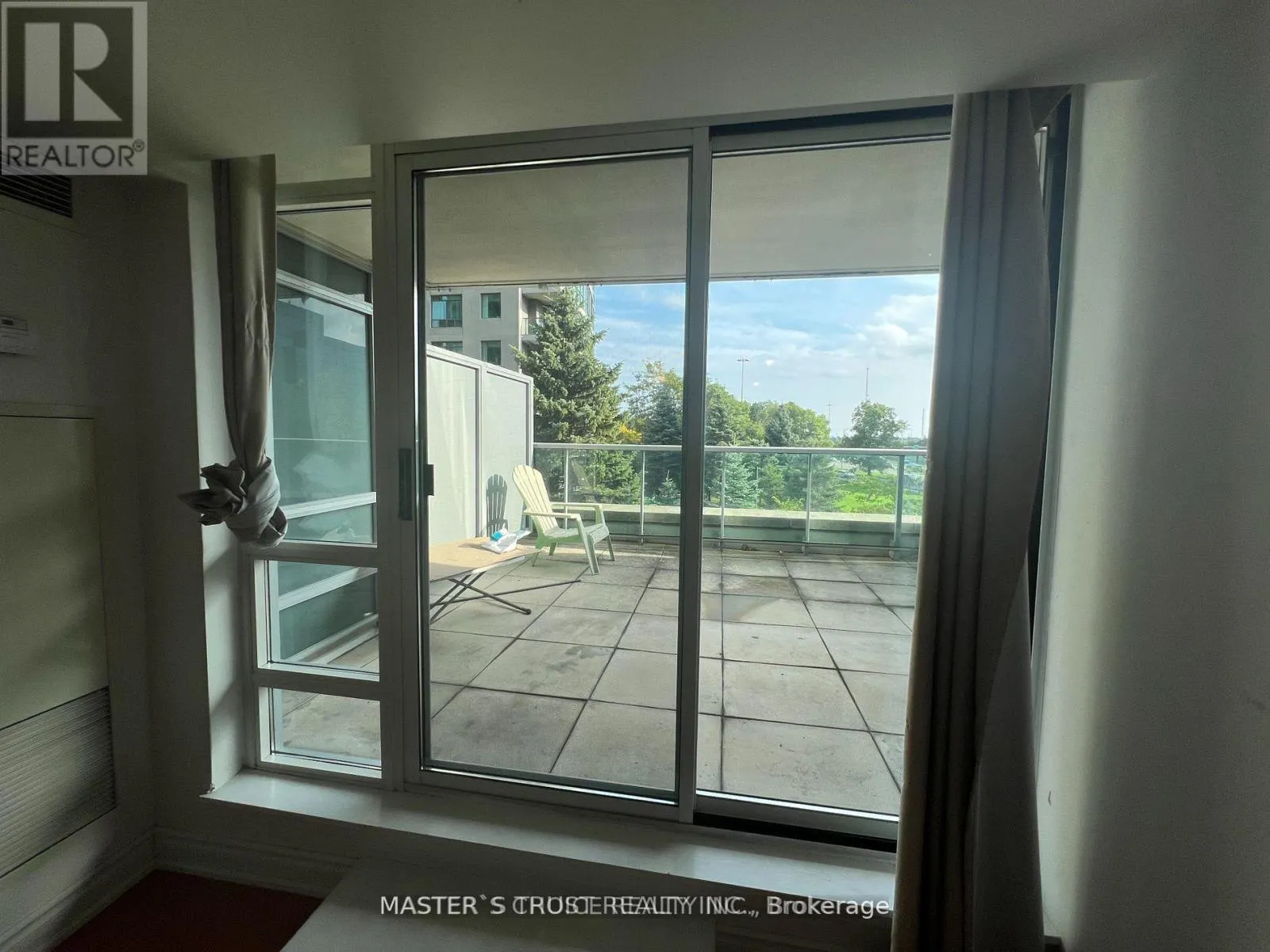 209 - 18 HARRISON GARDEN BOULEVARD