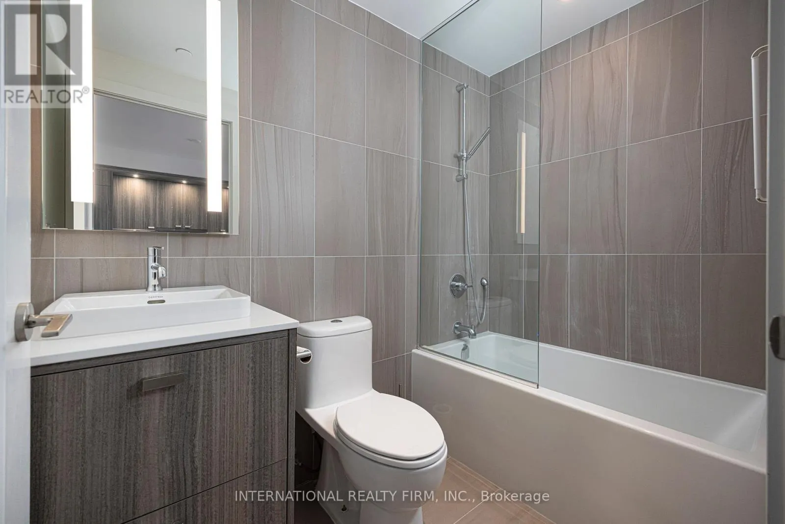 1703 - 480 FRONT STREET W