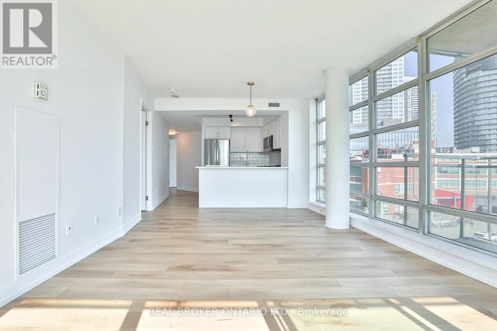 607 - 650 QUEENS QUAY W