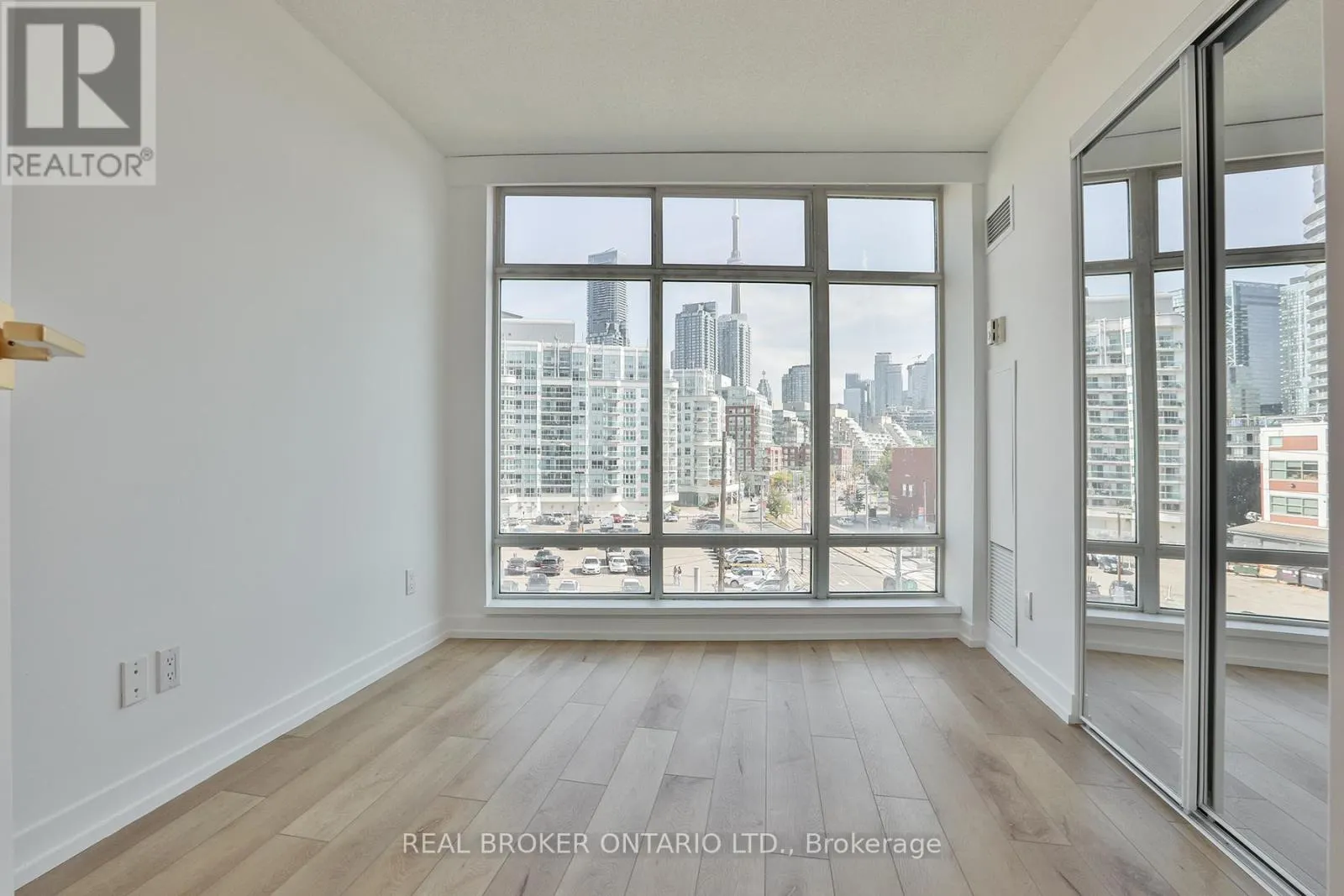 607 - 650 QUEENS QUAY W