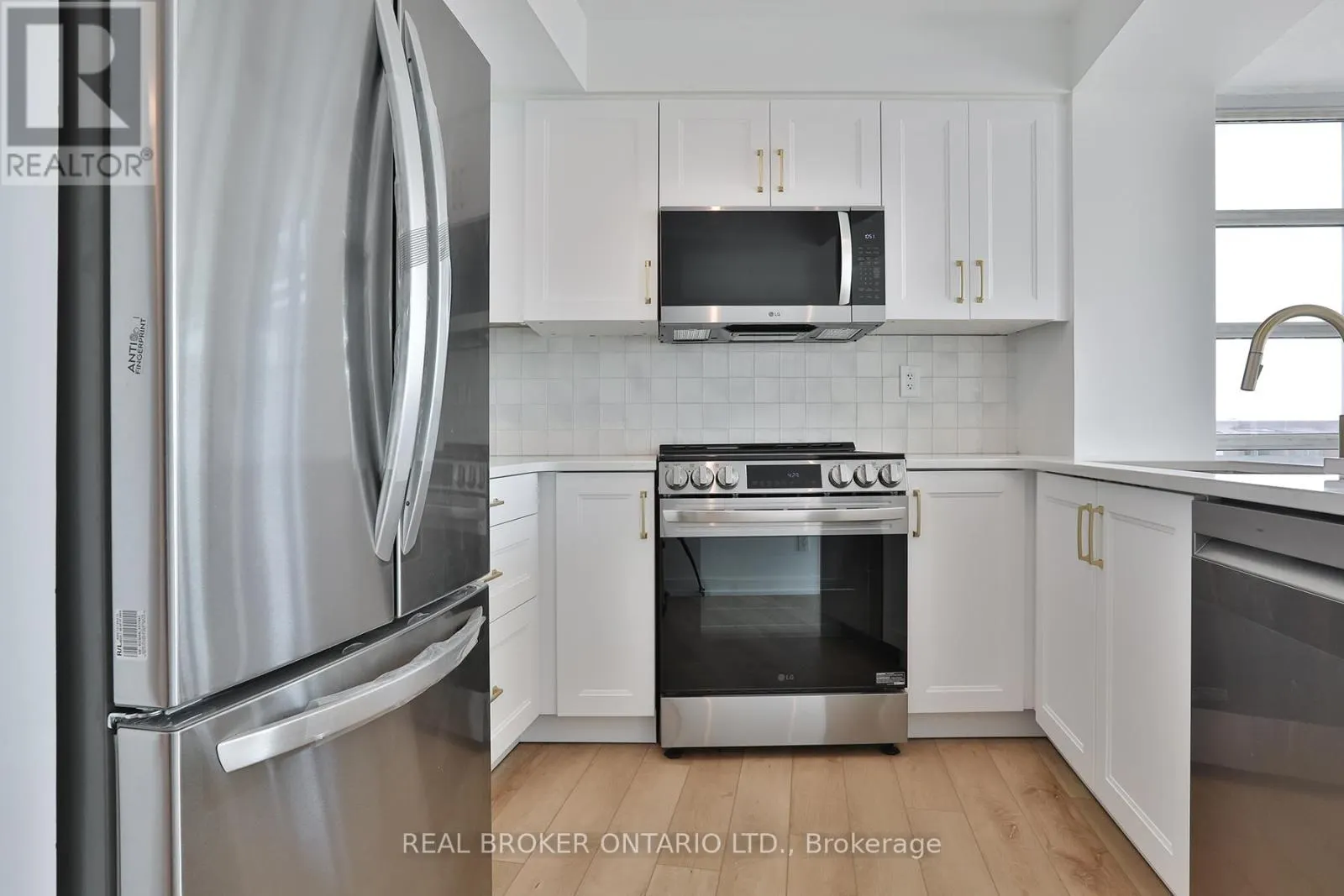 607 - 650 QUEENS QUAY W