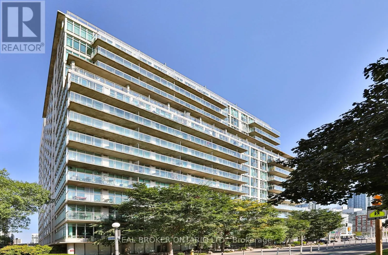 607 - 650 QUEENS QUAY W