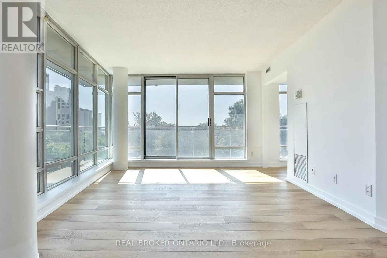 607 - 650 QUEENS QUAY W