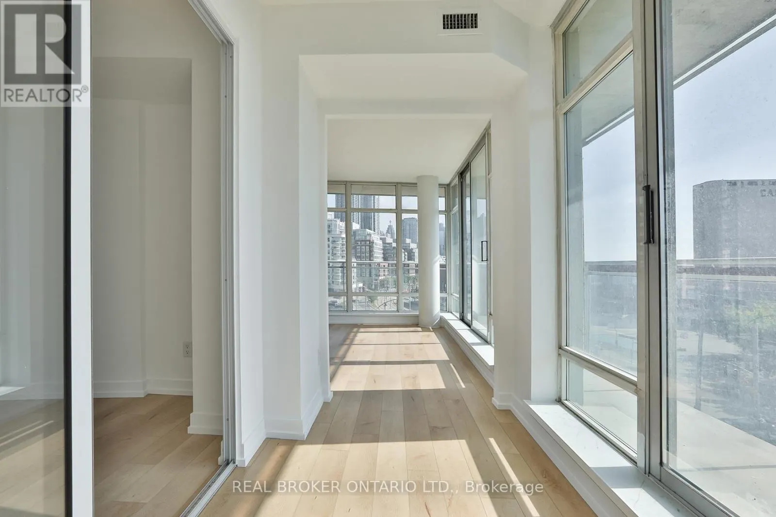 607 - 650 QUEENS QUAY W