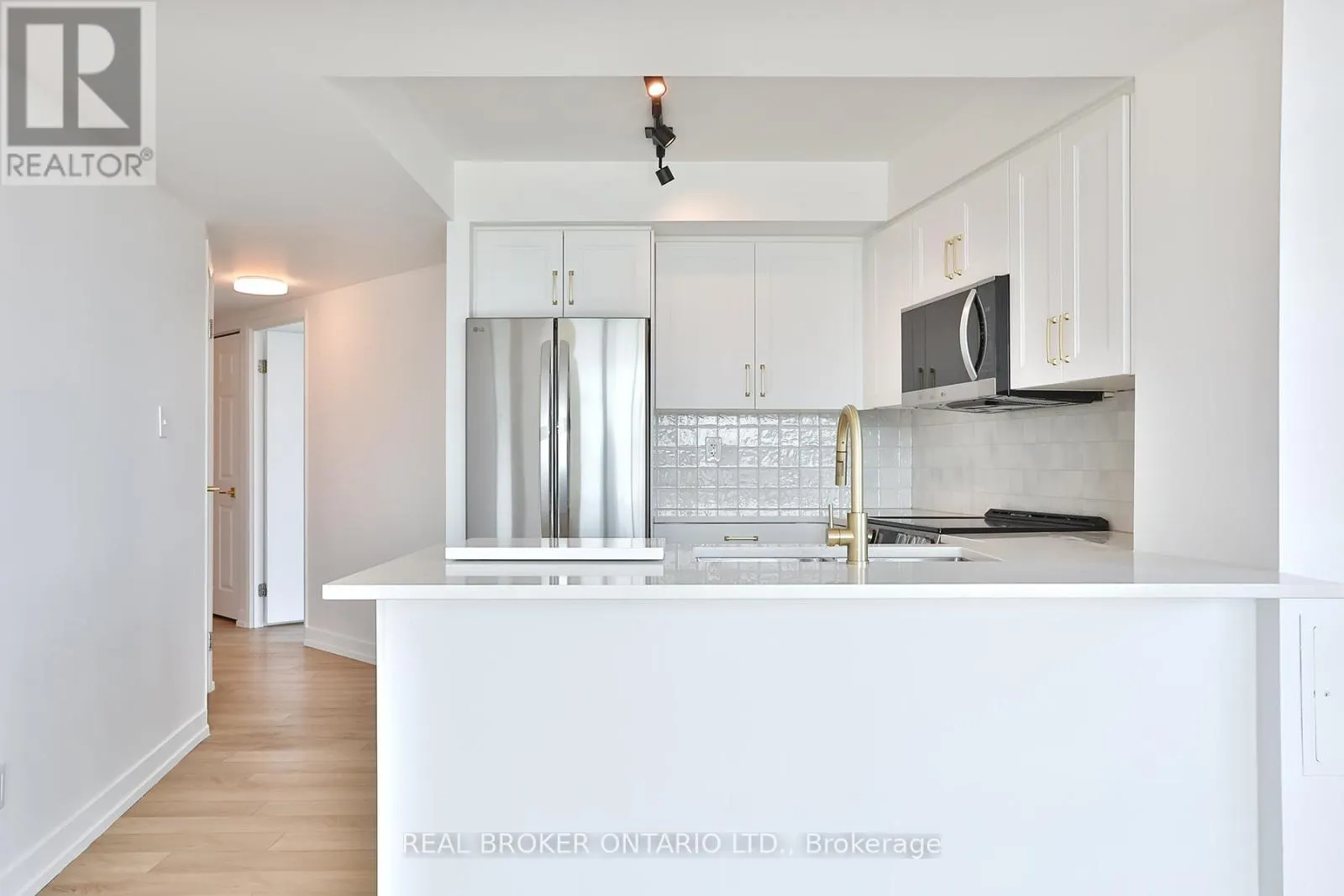 607 - 650 QUEENS QUAY W