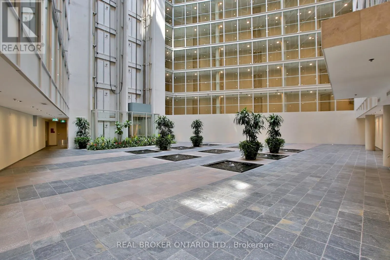607 - 650 QUEENS QUAY W