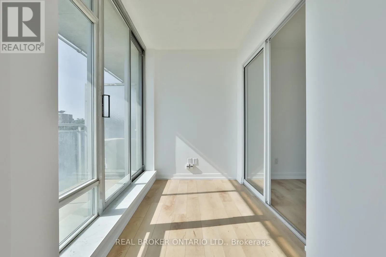 607 - 650 QUEENS QUAY W
