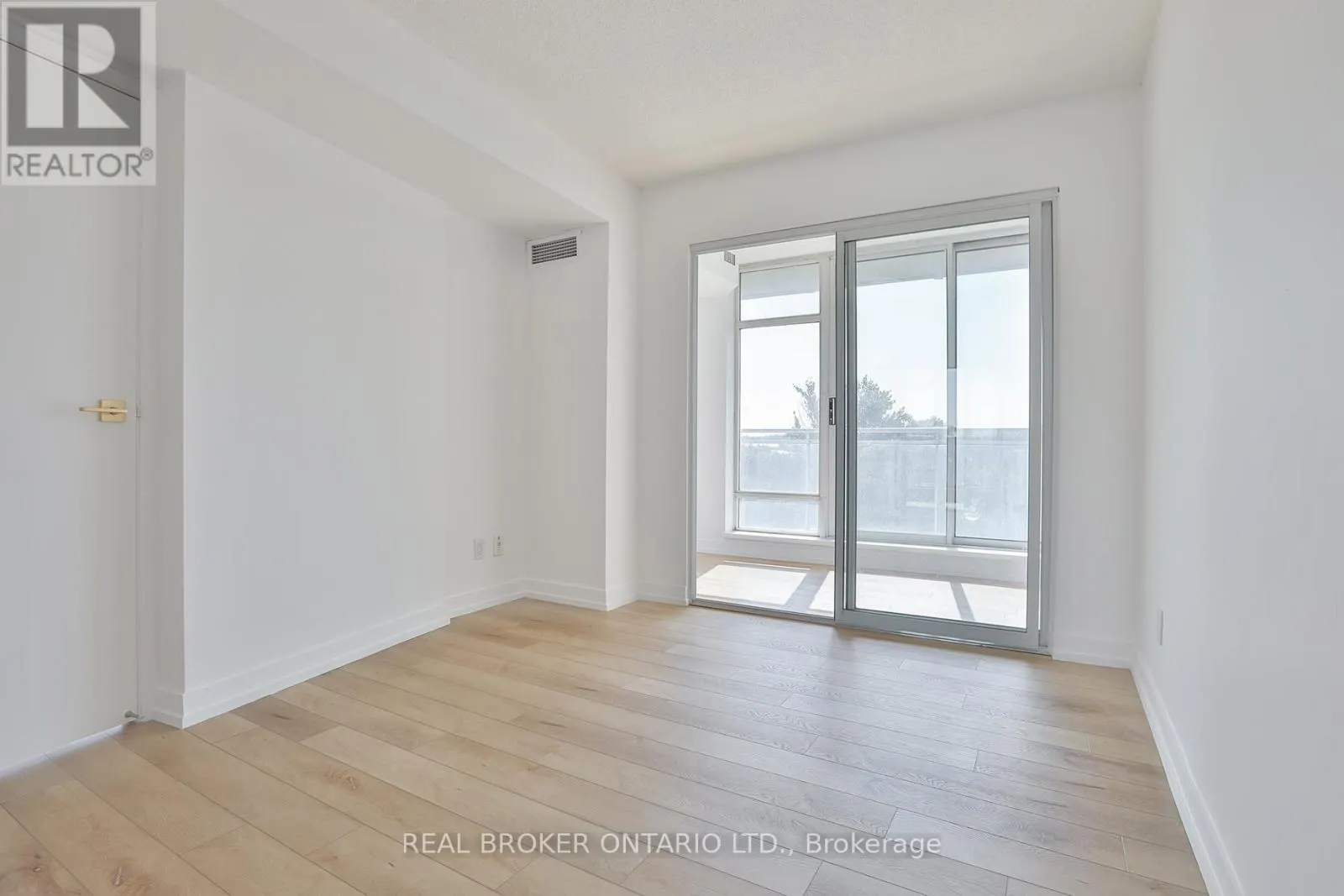 607 - 650 QUEENS QUAY W