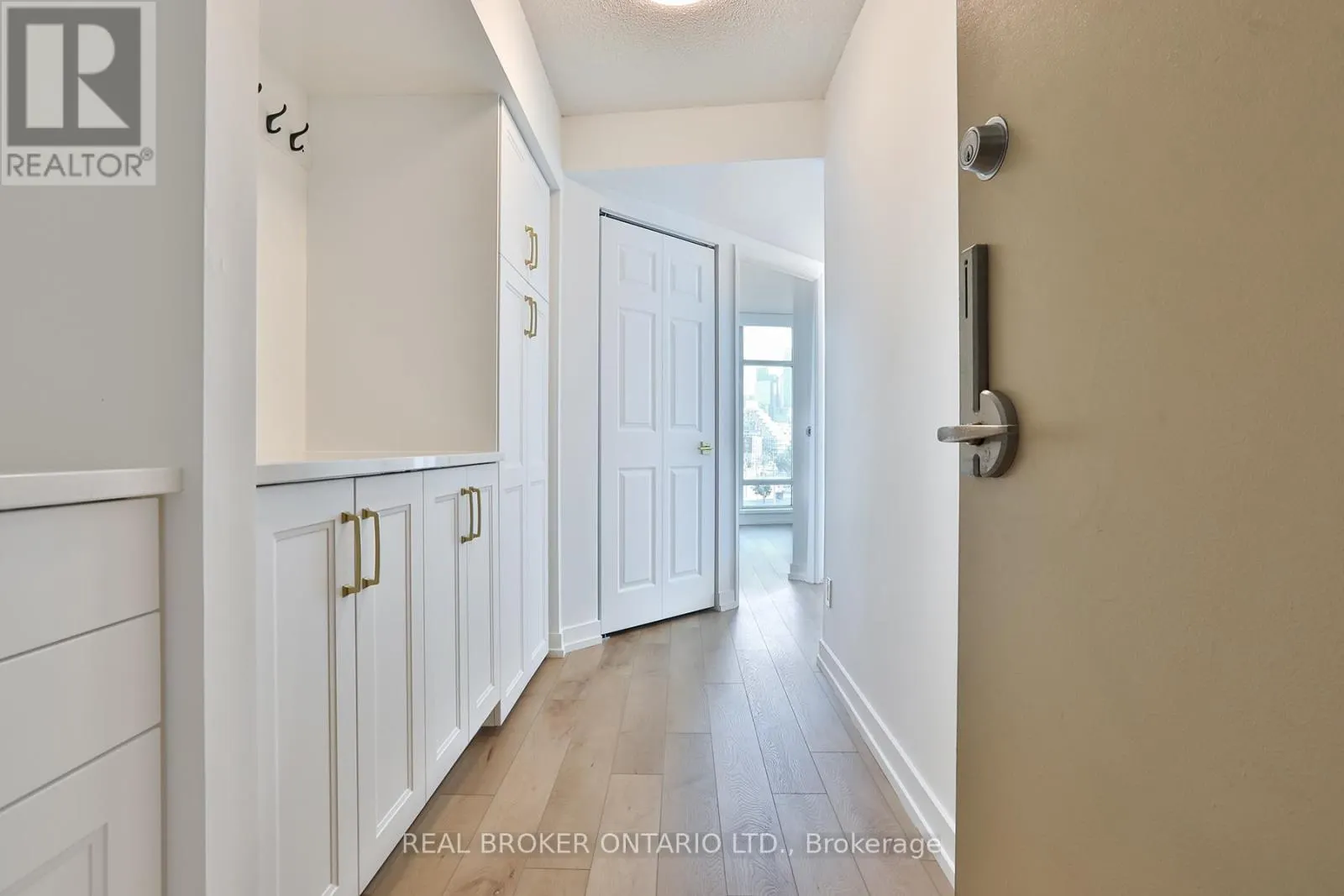 607 - 650 QUEENS QUAY W