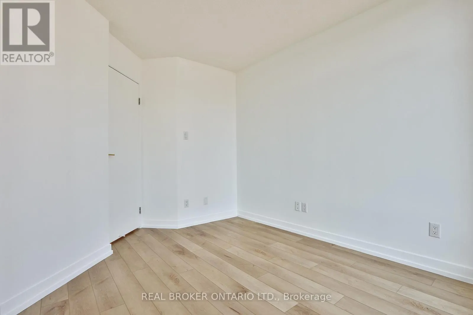 607 - 650 QUEENS QUAY W