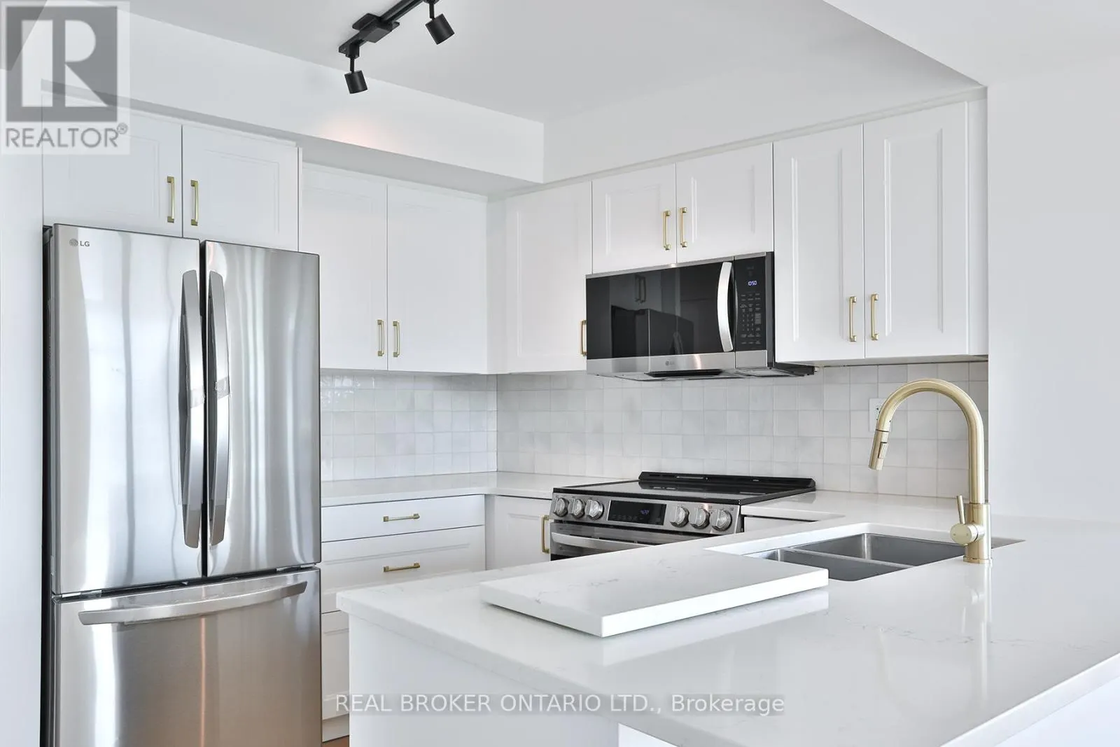 607 - 650 QUEENS QUAY W