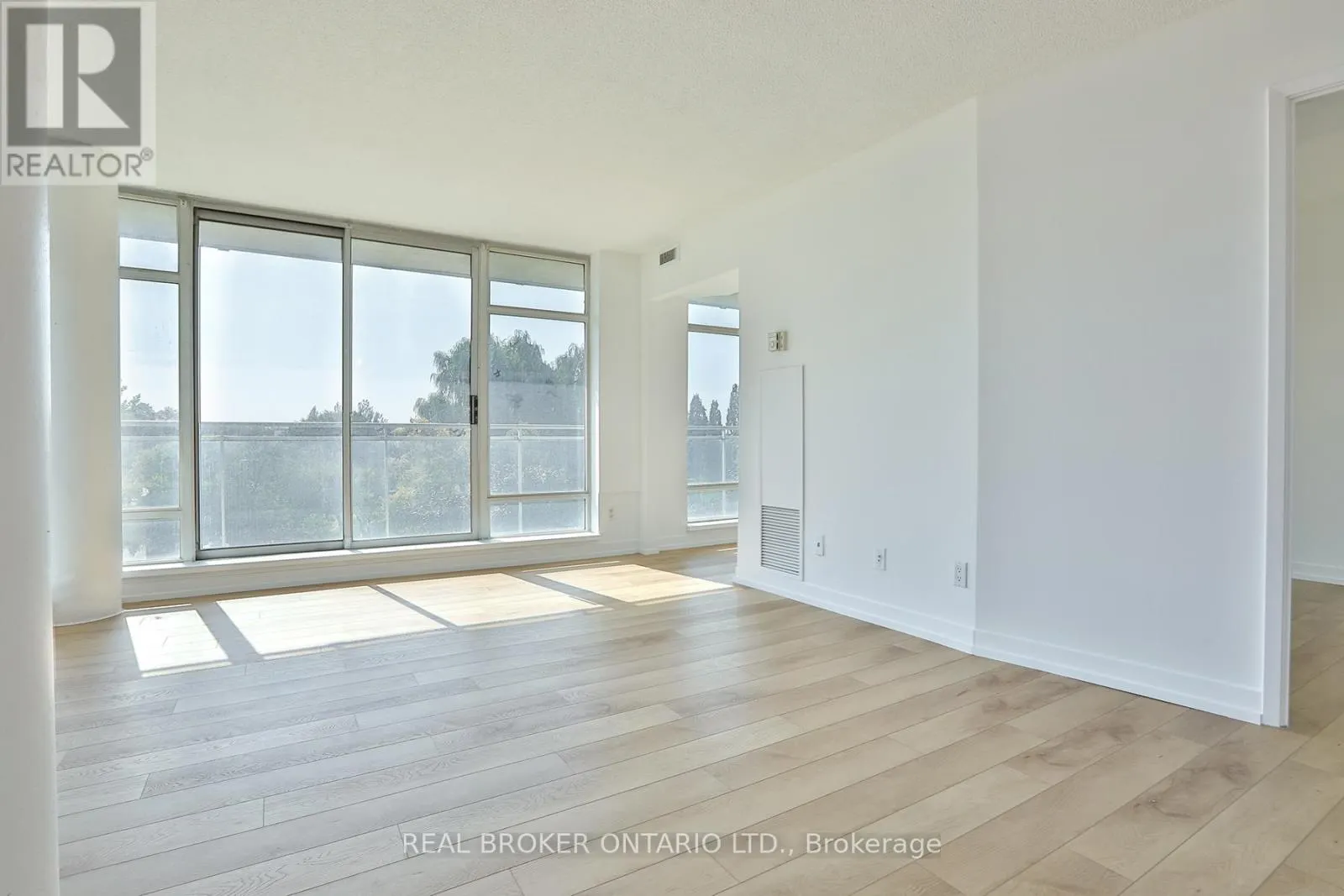 607 - 650 QUEENS QUAY W