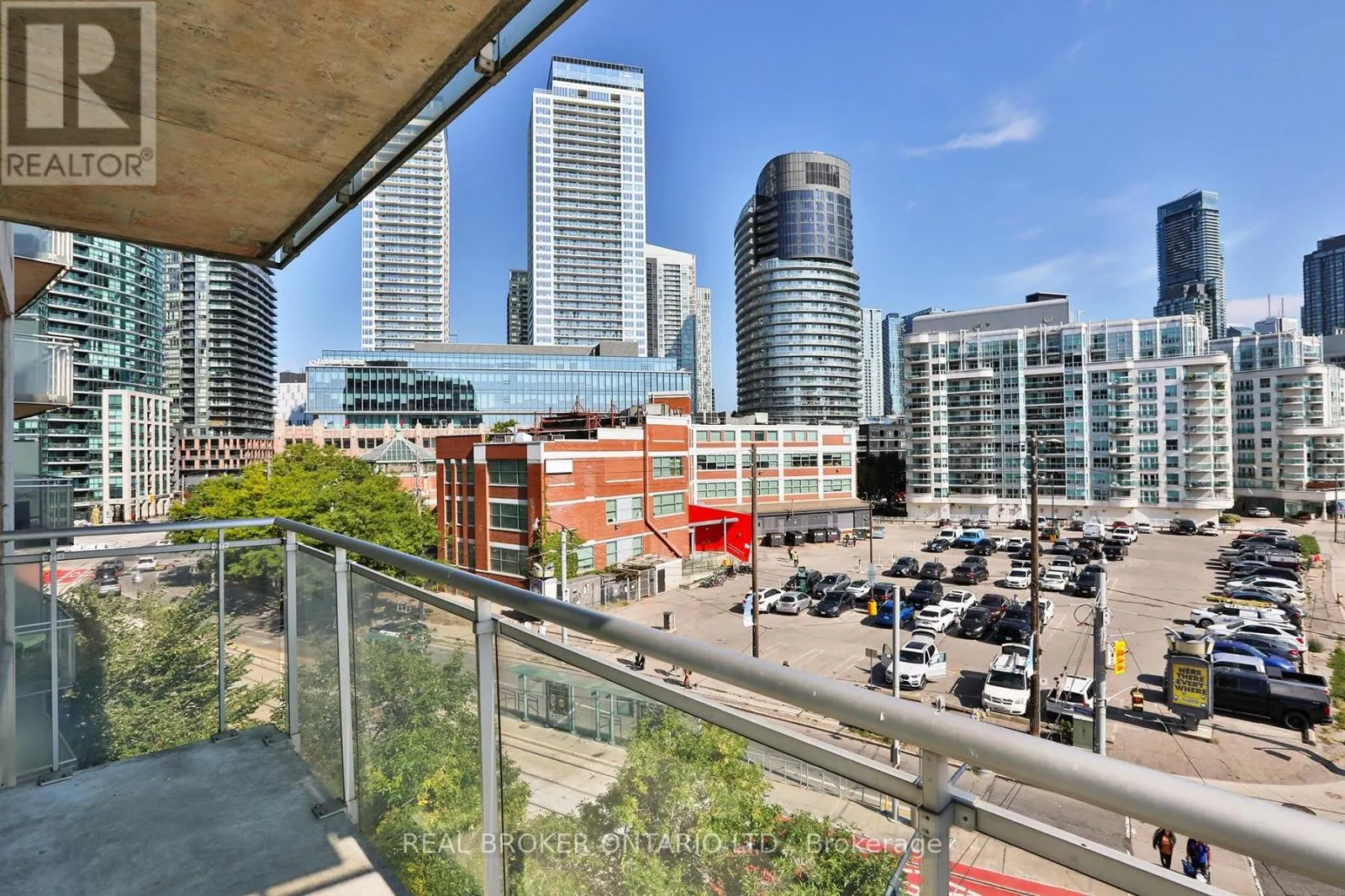 607 - 650 QUEENS QUAY W