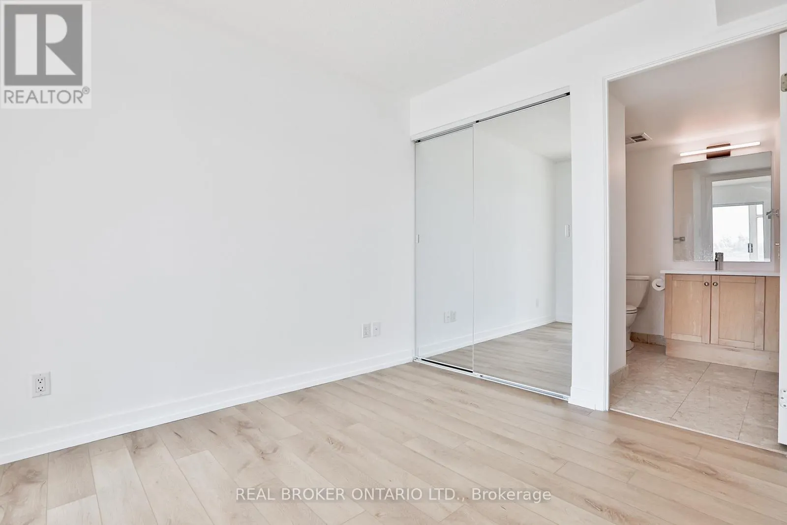 607 - 650 QUEENS QUAY W