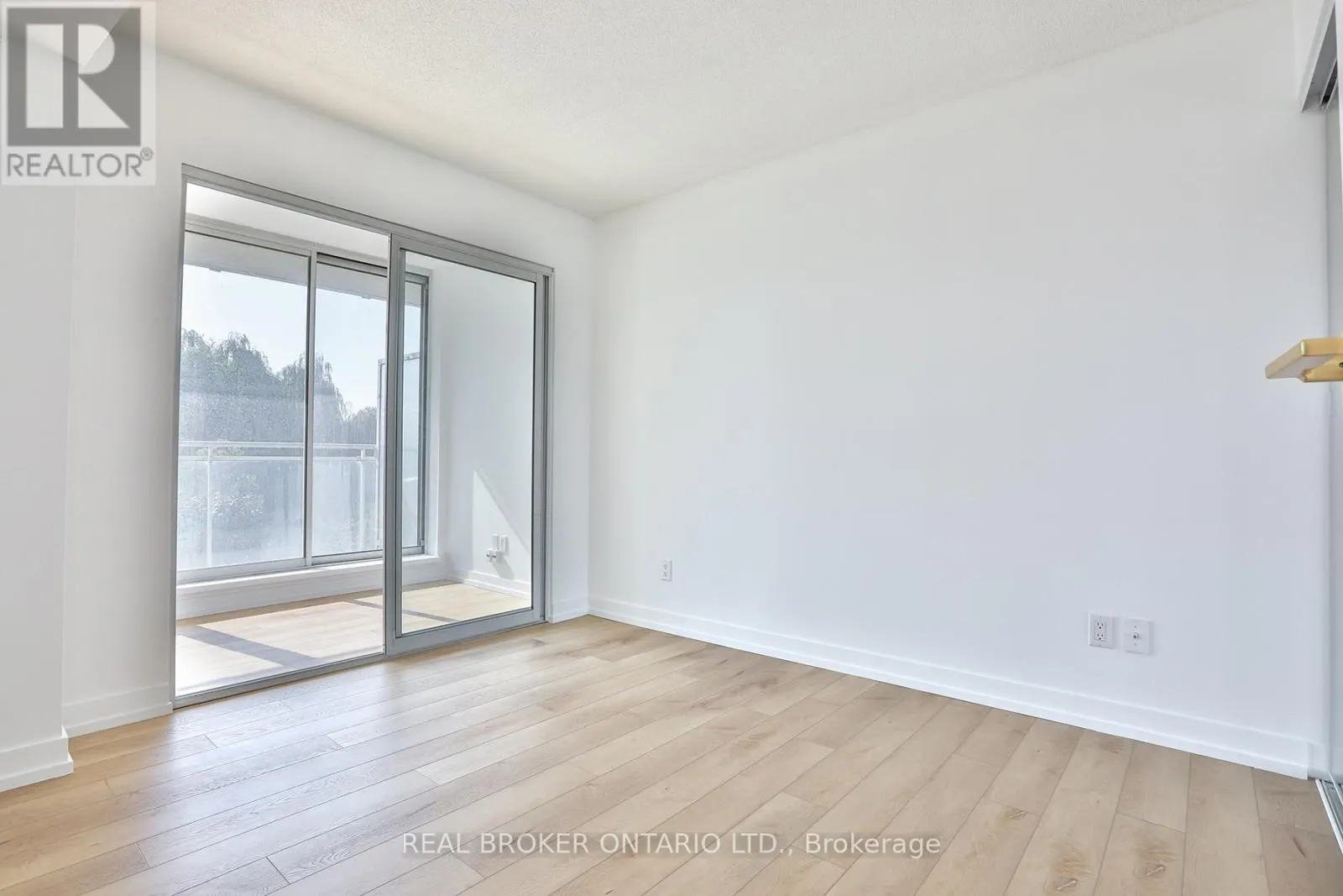 607 - 650 QUEENS QUAY W