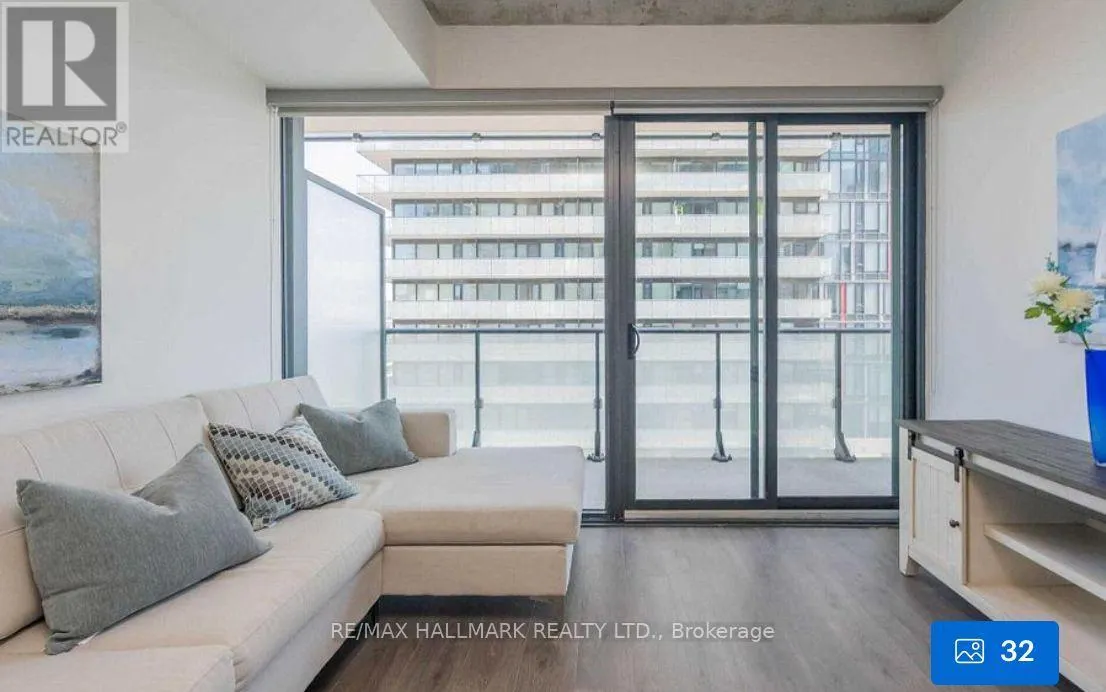 1107 - 161 ROEHAMPTON AVENUE