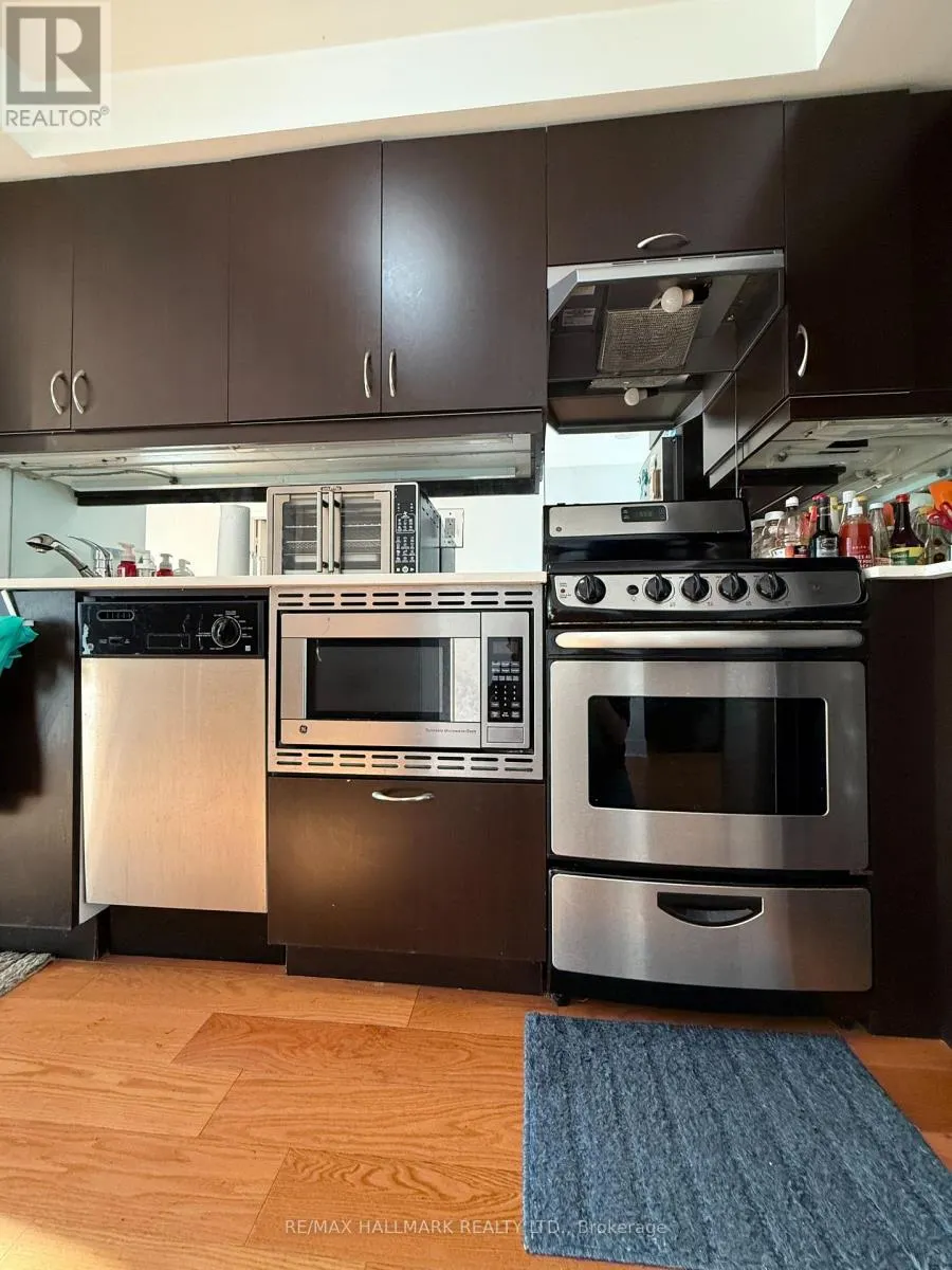 806 - 320 RICHMOND STREET E
