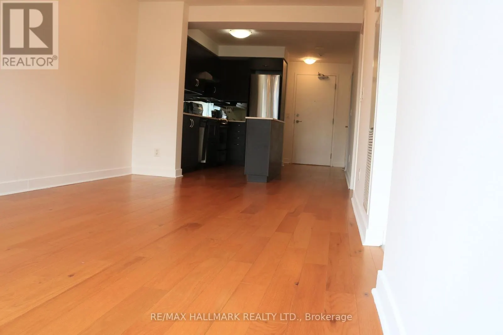 806 - 320 RICHMOND STREET E