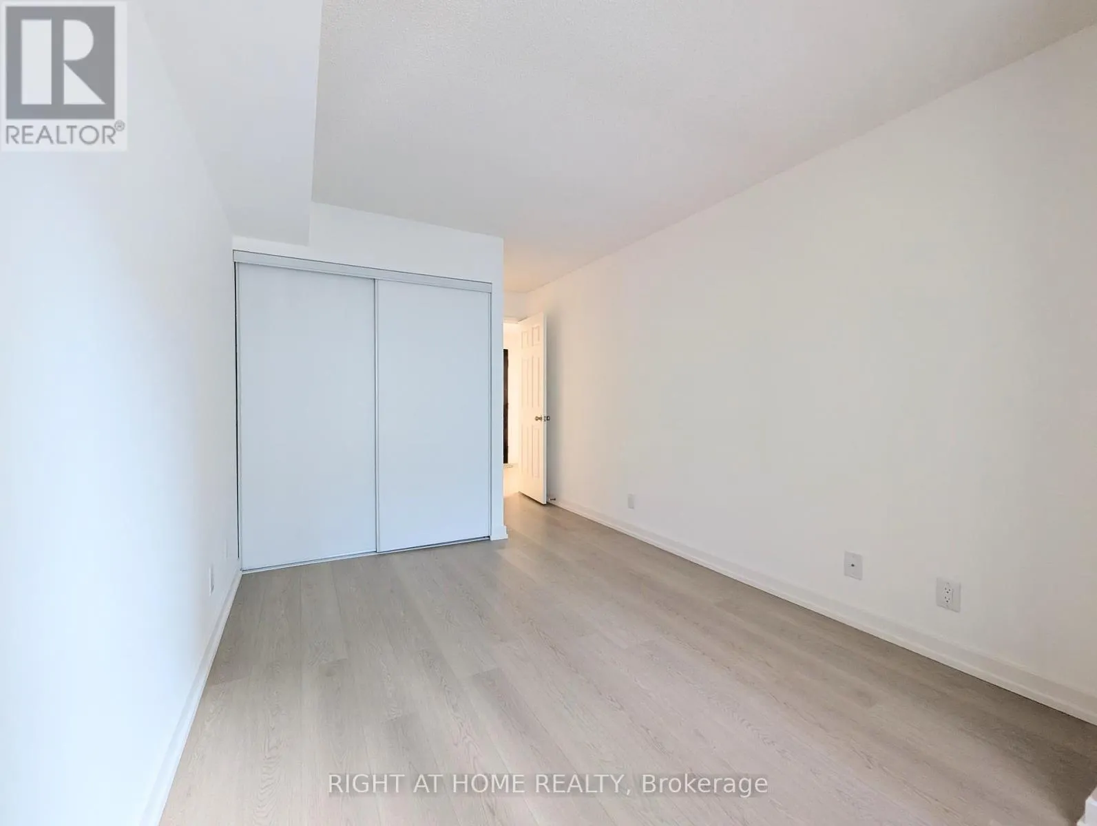 1211 - 44 GERRARD STREET W