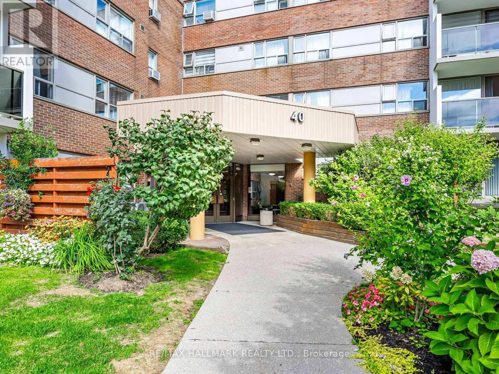 104 - 40 SUNRISE AVENUE