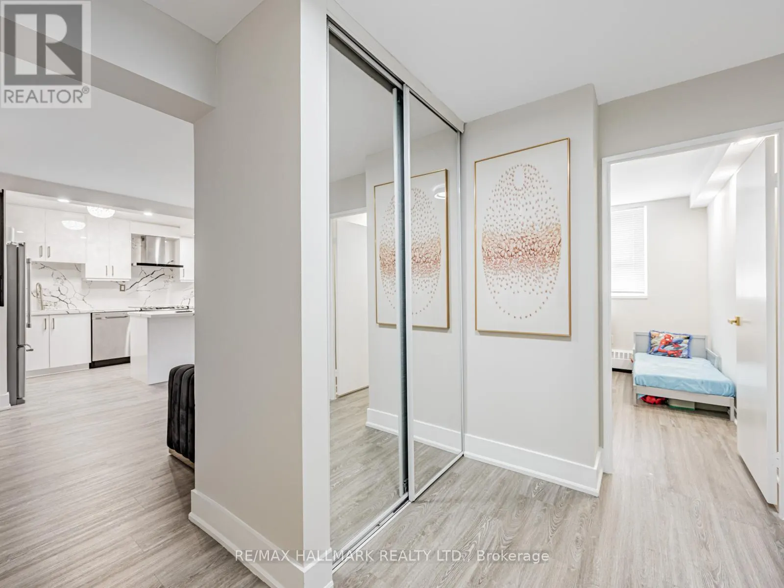 104 - 40 SUNRISE AVENUE