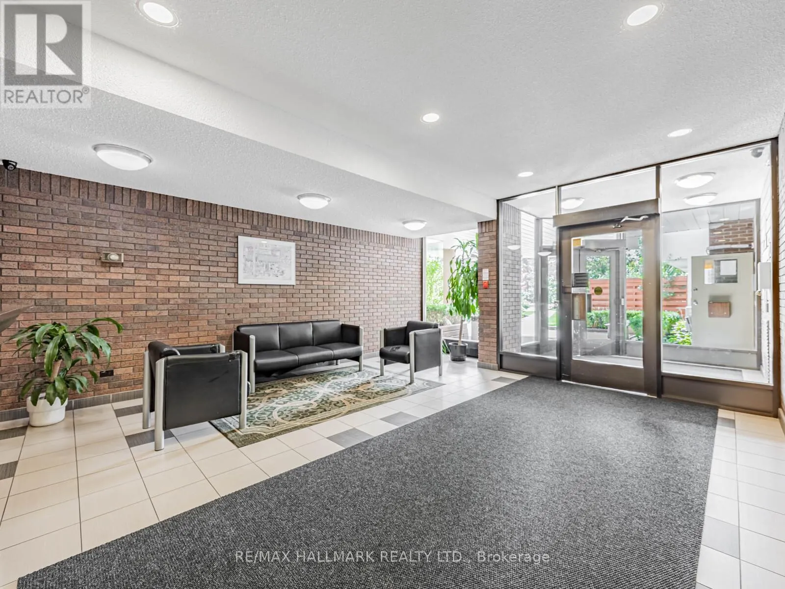 104 - 40 SUNRISE AVENUE