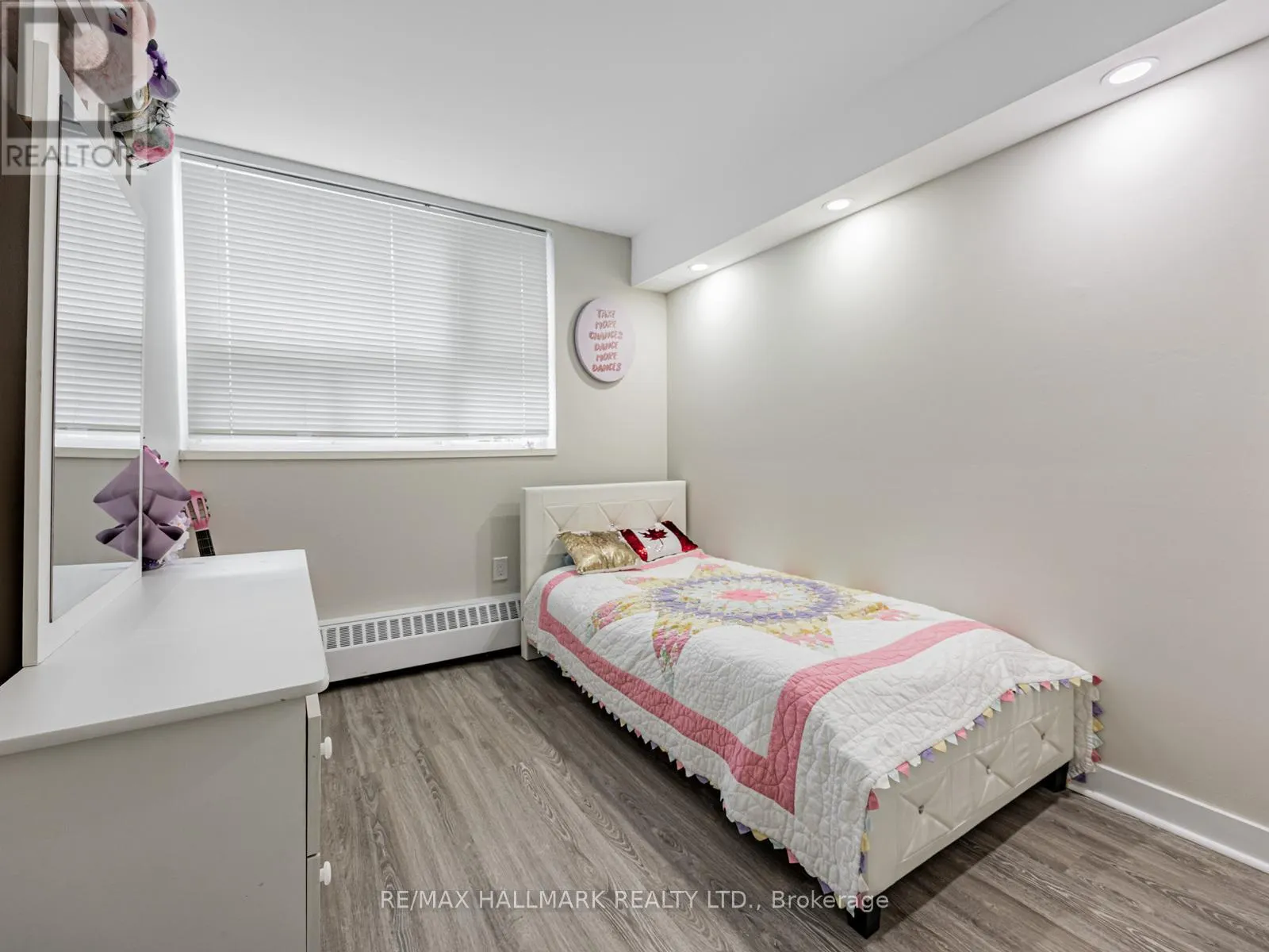 104 - 40 SUNRISE AVENUE