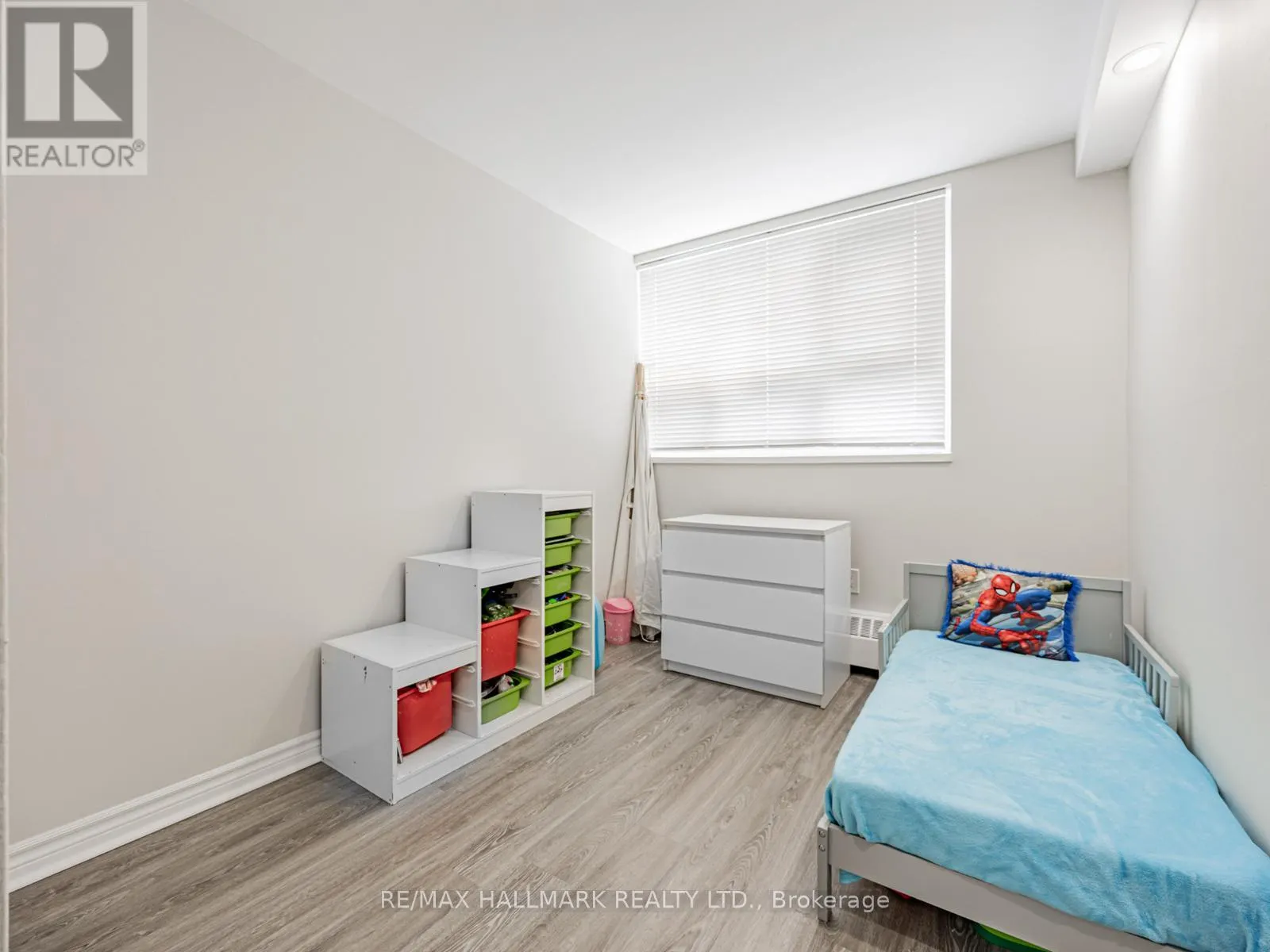 104 - 40 SUNRISE AVENUE