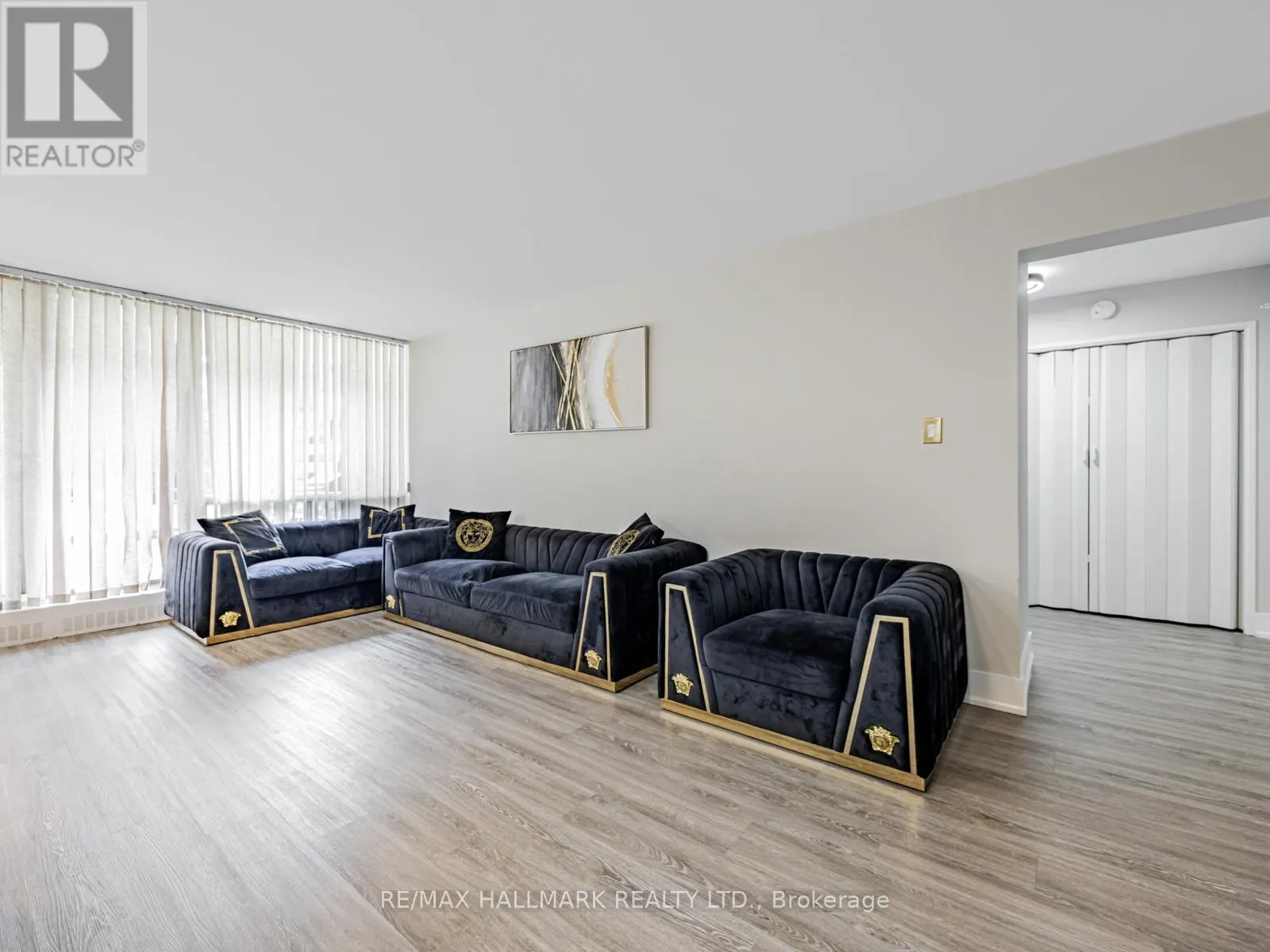 104 - 40 SUNRISE AVENUE