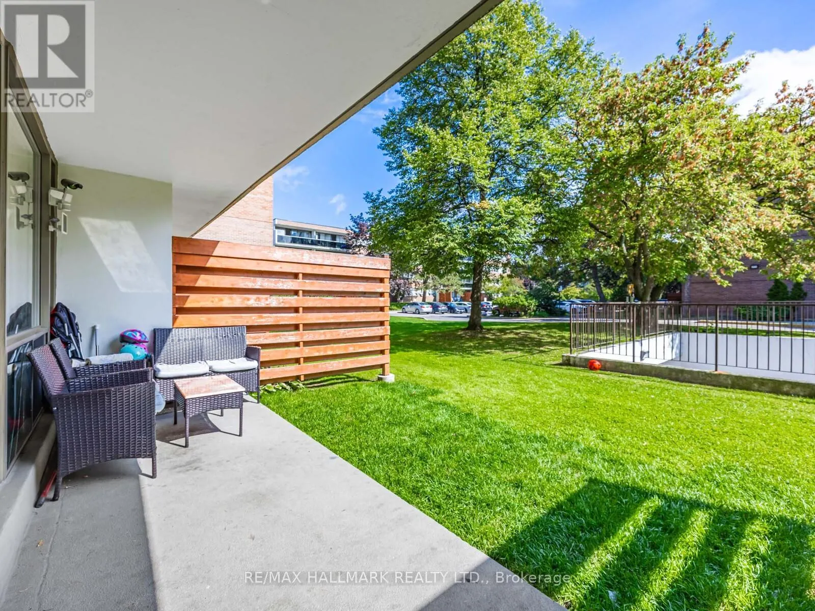 104 - 40 SUNRISE AVENUE