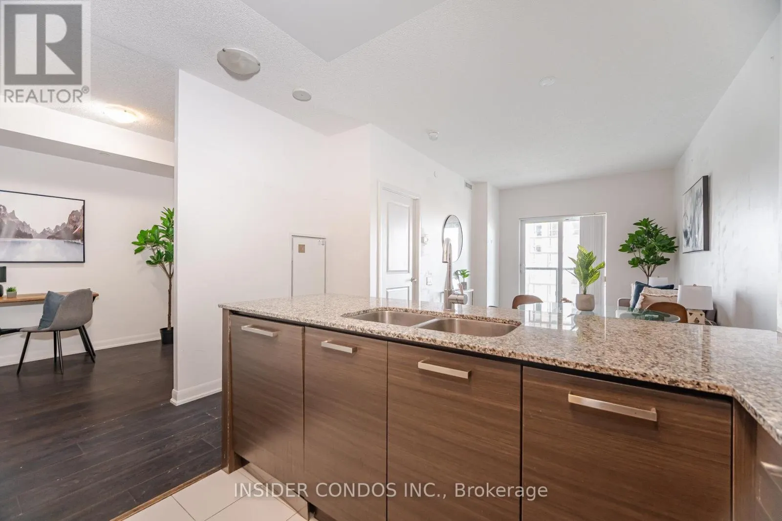 3207 - 5168 YONGE STREET