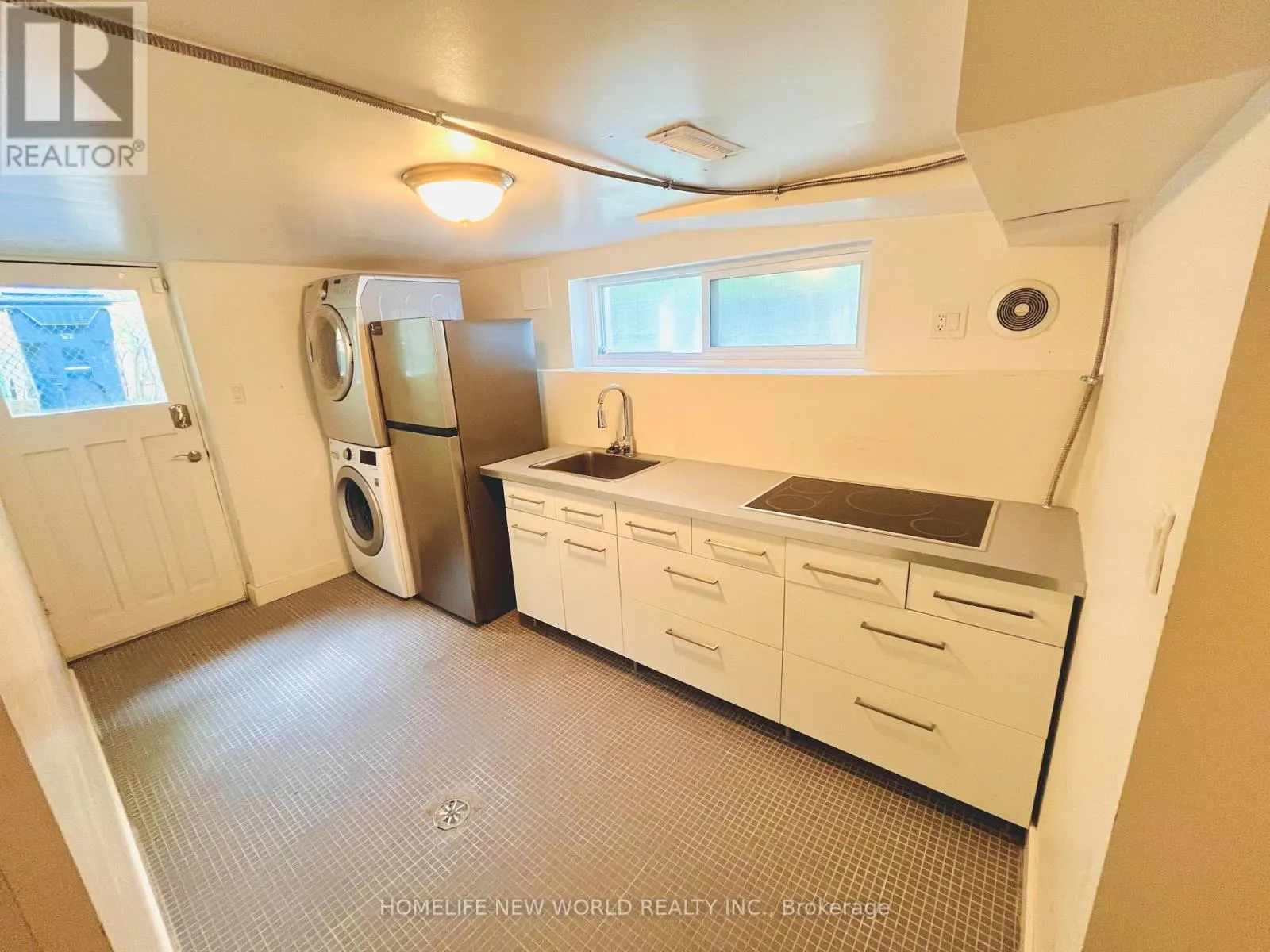 BSMT - 261 HOLLYWOOD AVENUE