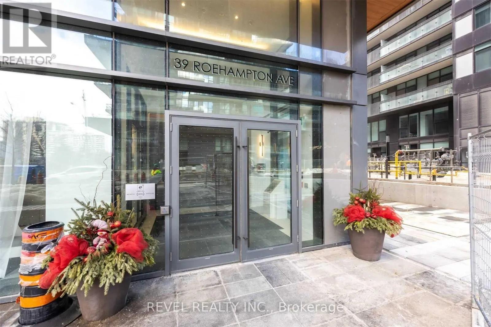 1210 - 39 ROEHAMPTON AVENUE