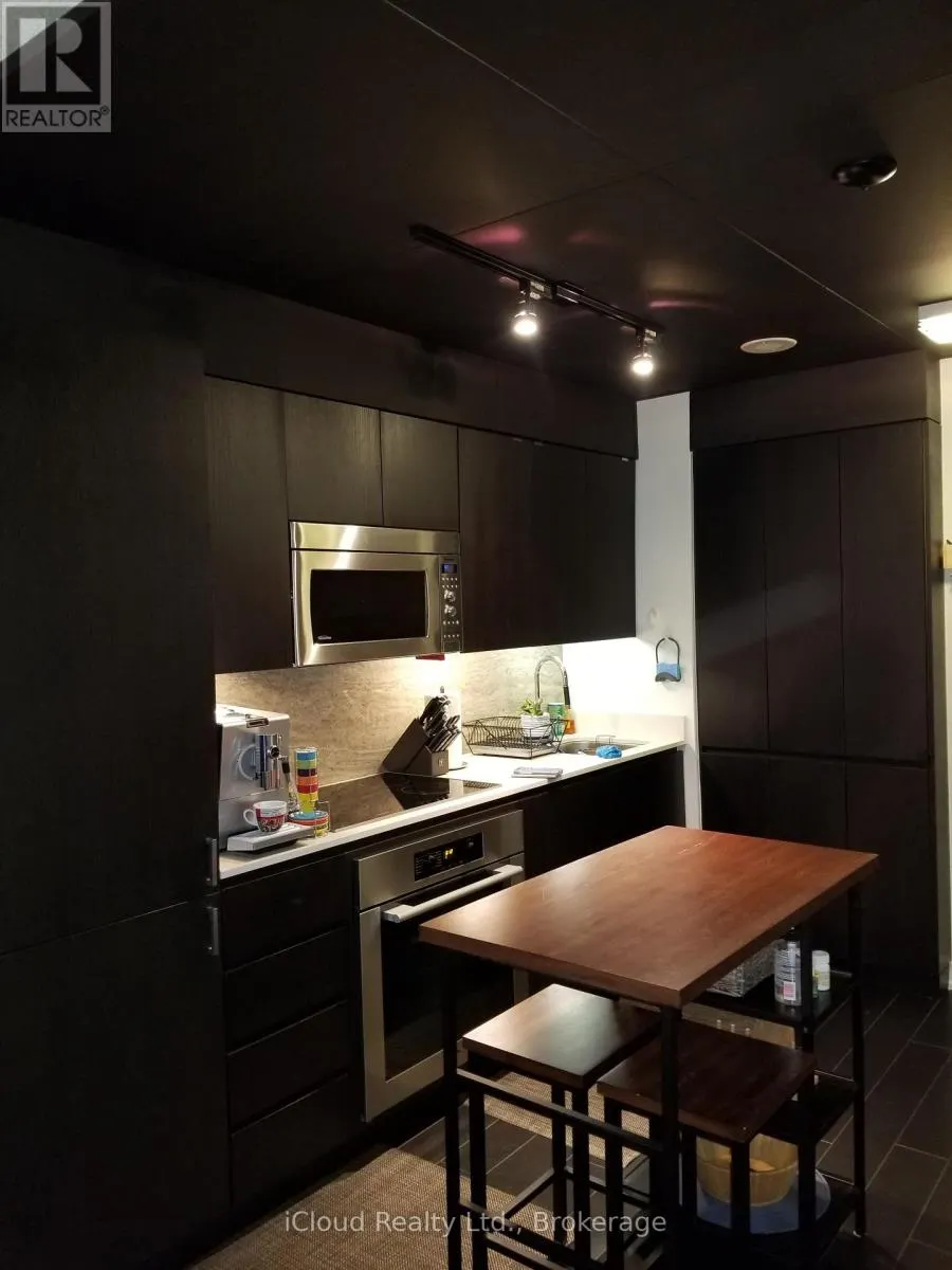 1511 - 15 ICEBOAT TERRACE