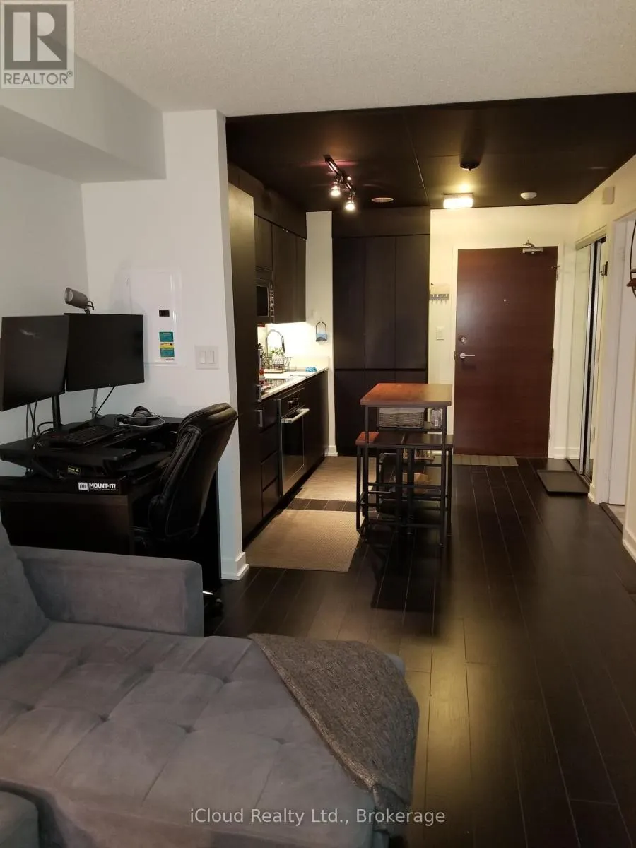 1511 - 15 ICEBOAT TERRACE
