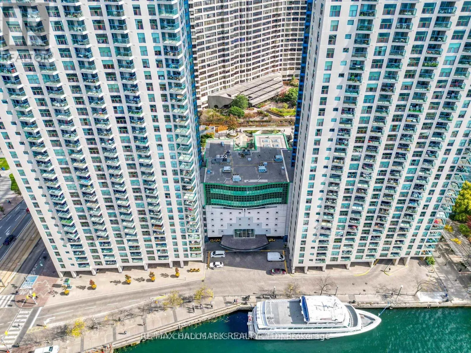 502 - 77 HARBOUR SQUARE