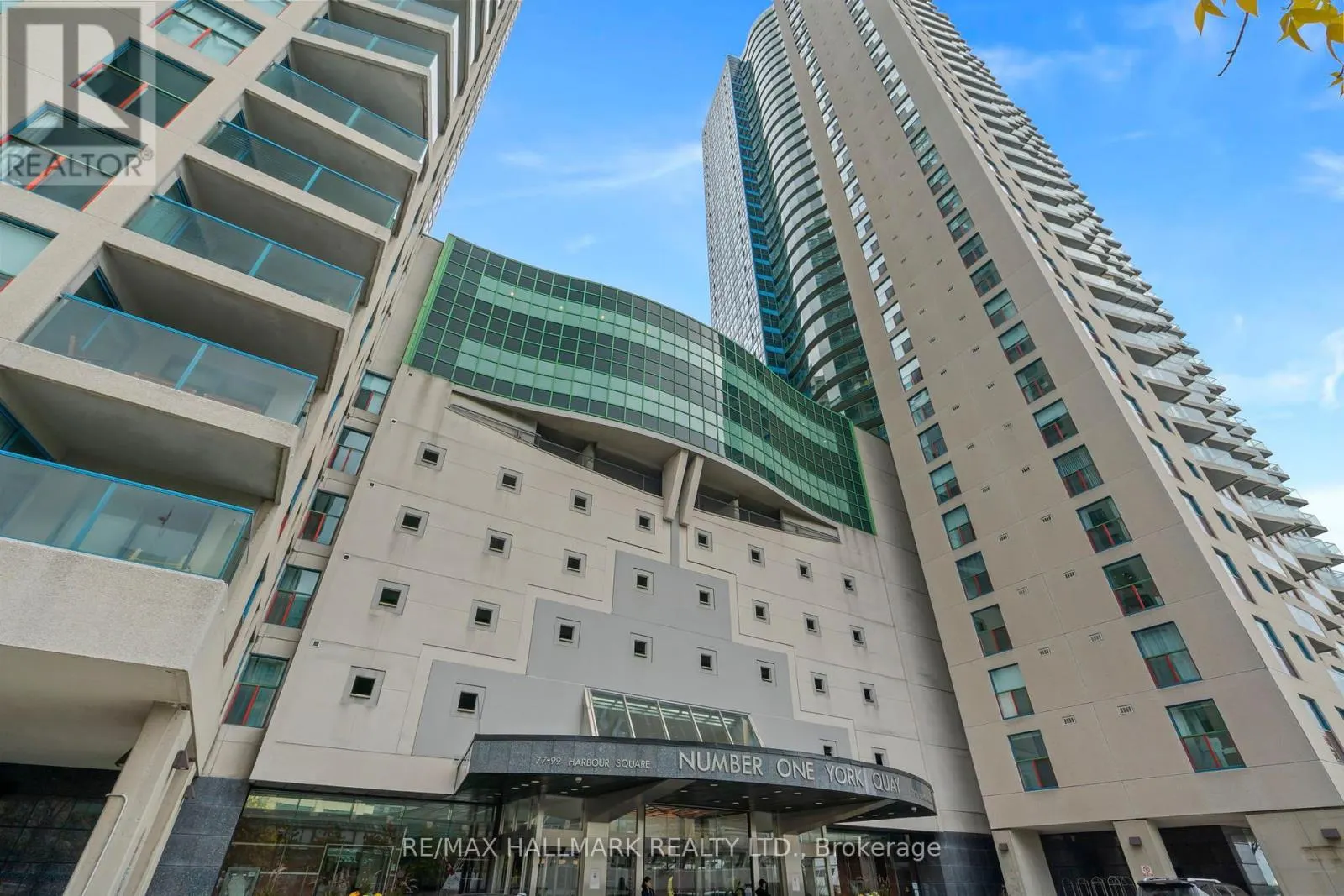 502 - 77 HARBOUR SQUARE