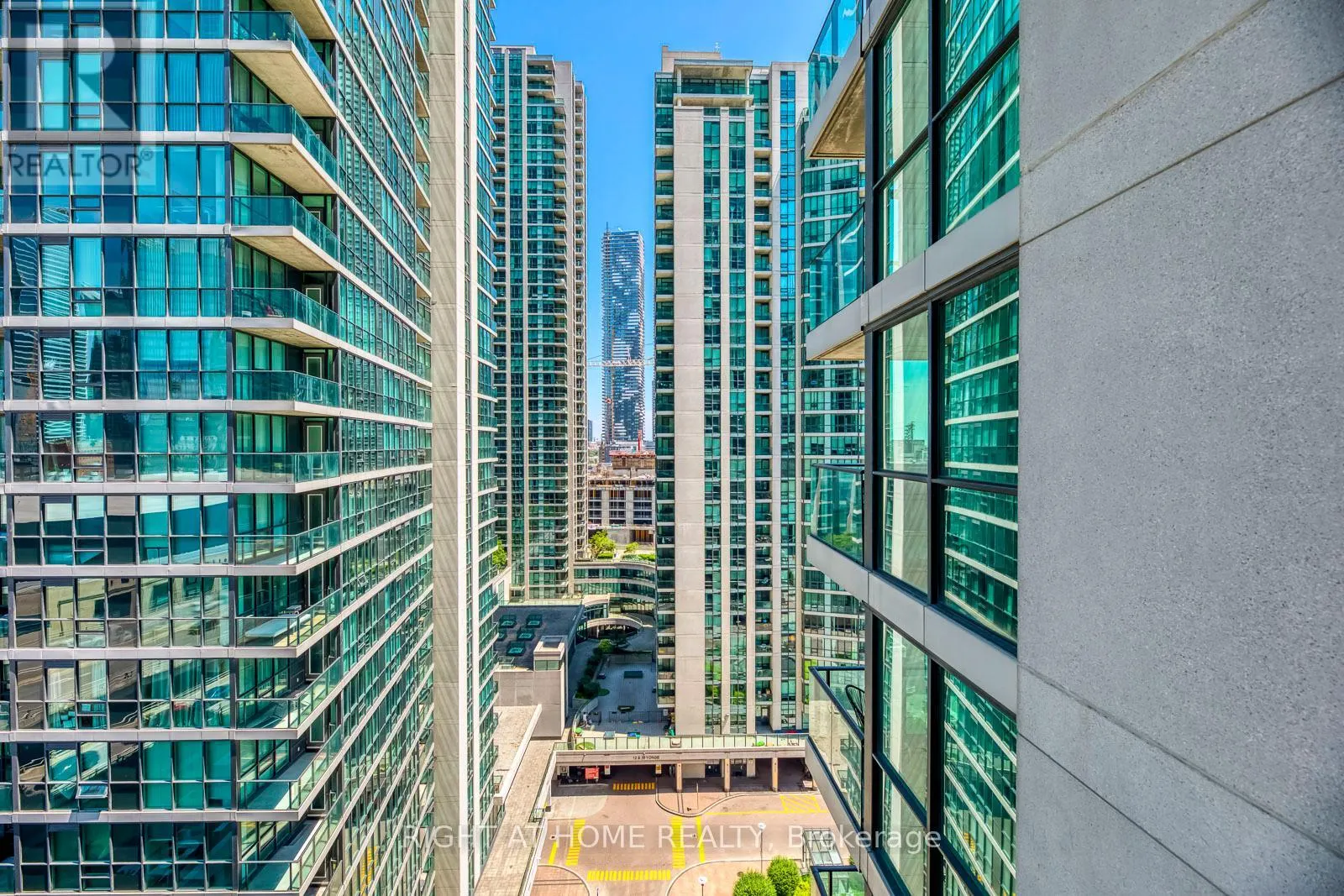 1405 - 33 BAY STREET