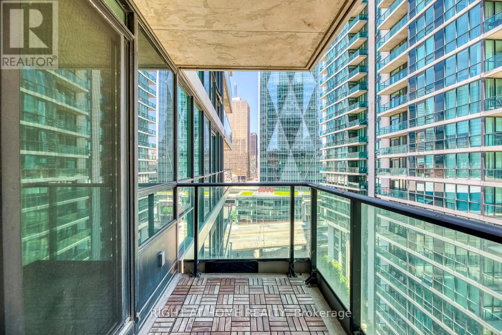 1405 - 33 BAY STREET