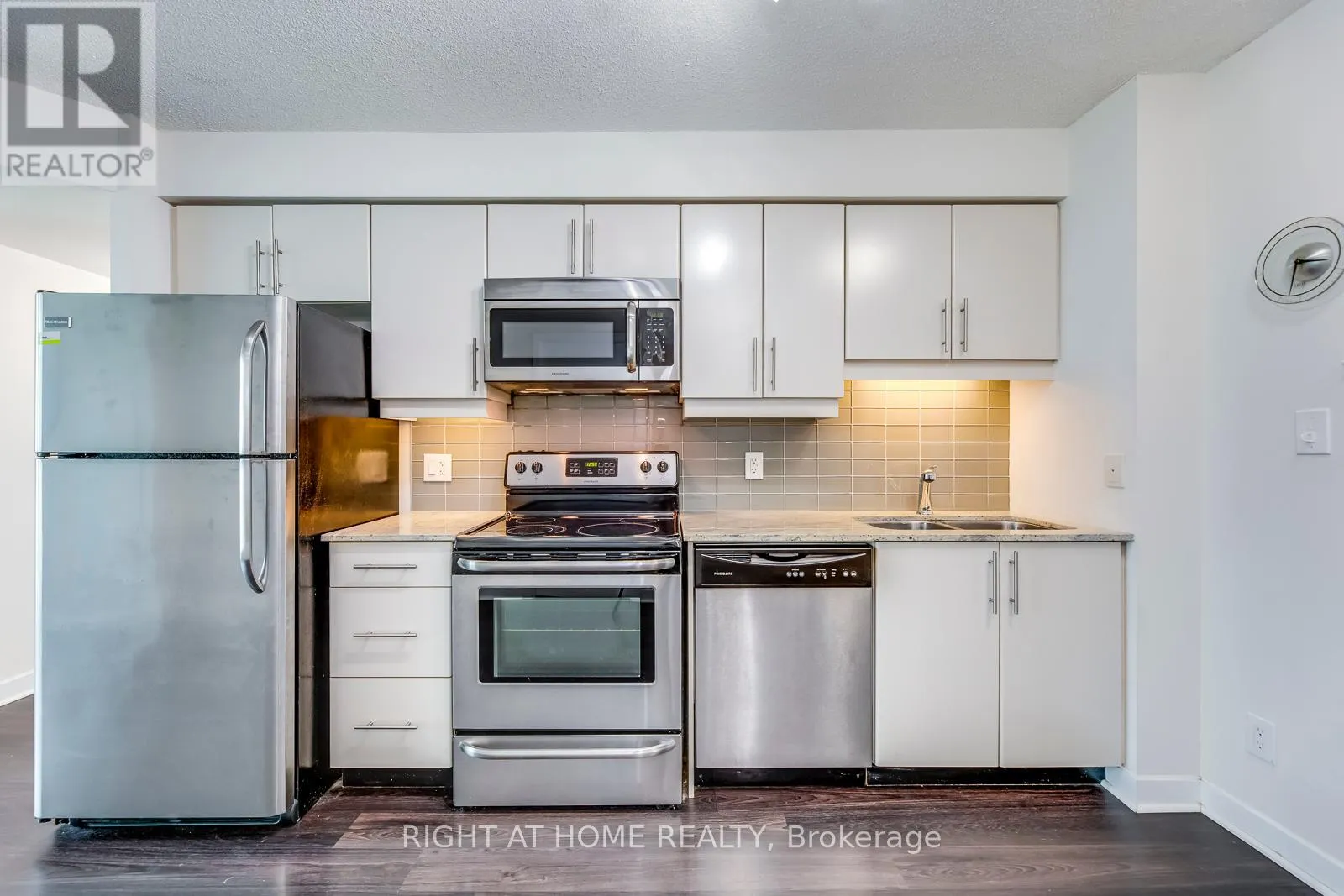1405 - 33 BAY STREET