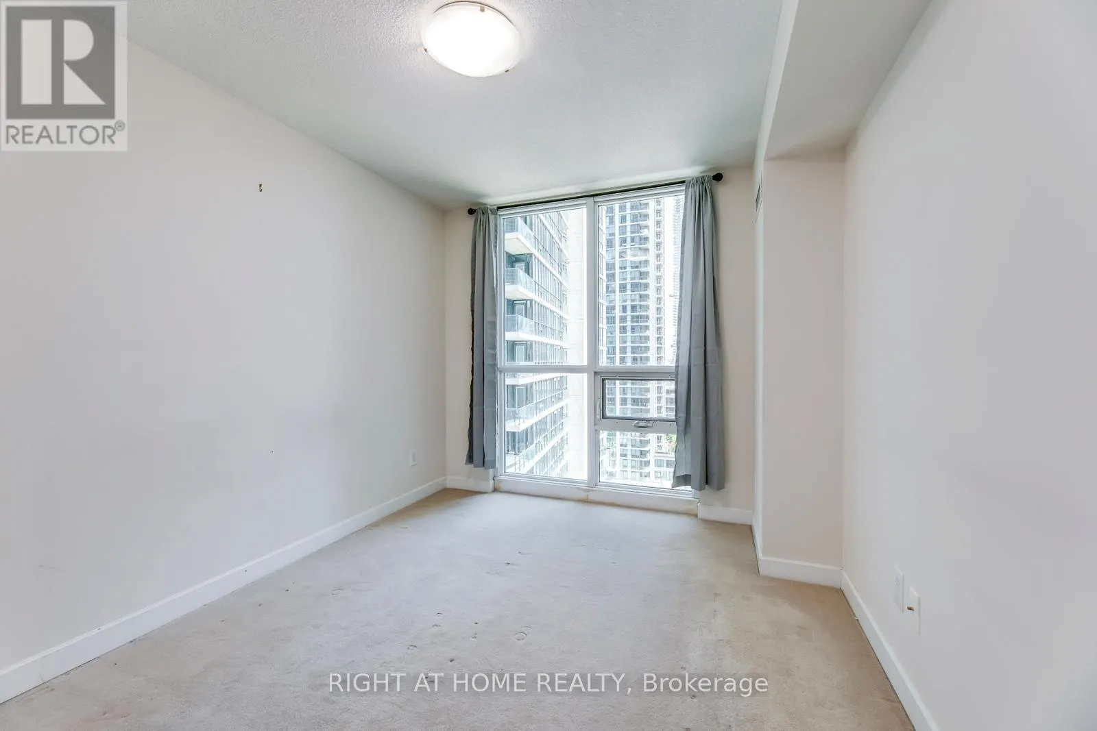 1405 - 33 BAY STREET