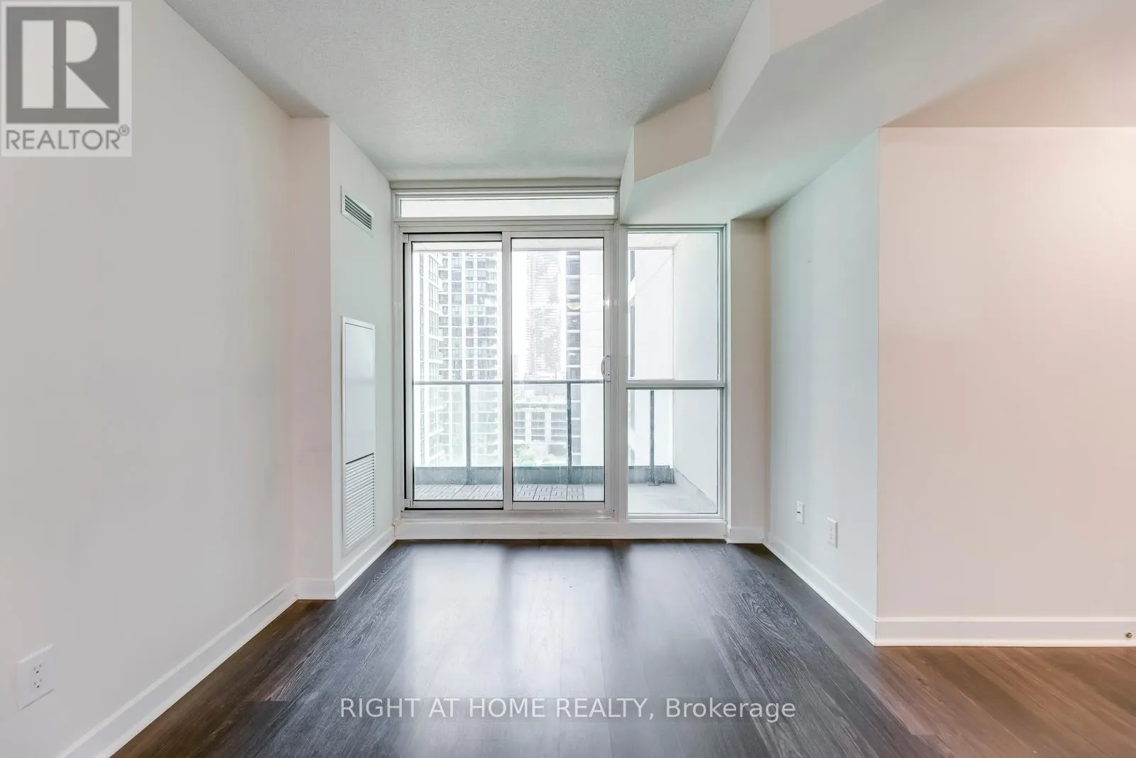1405 - 33 BAY STREET