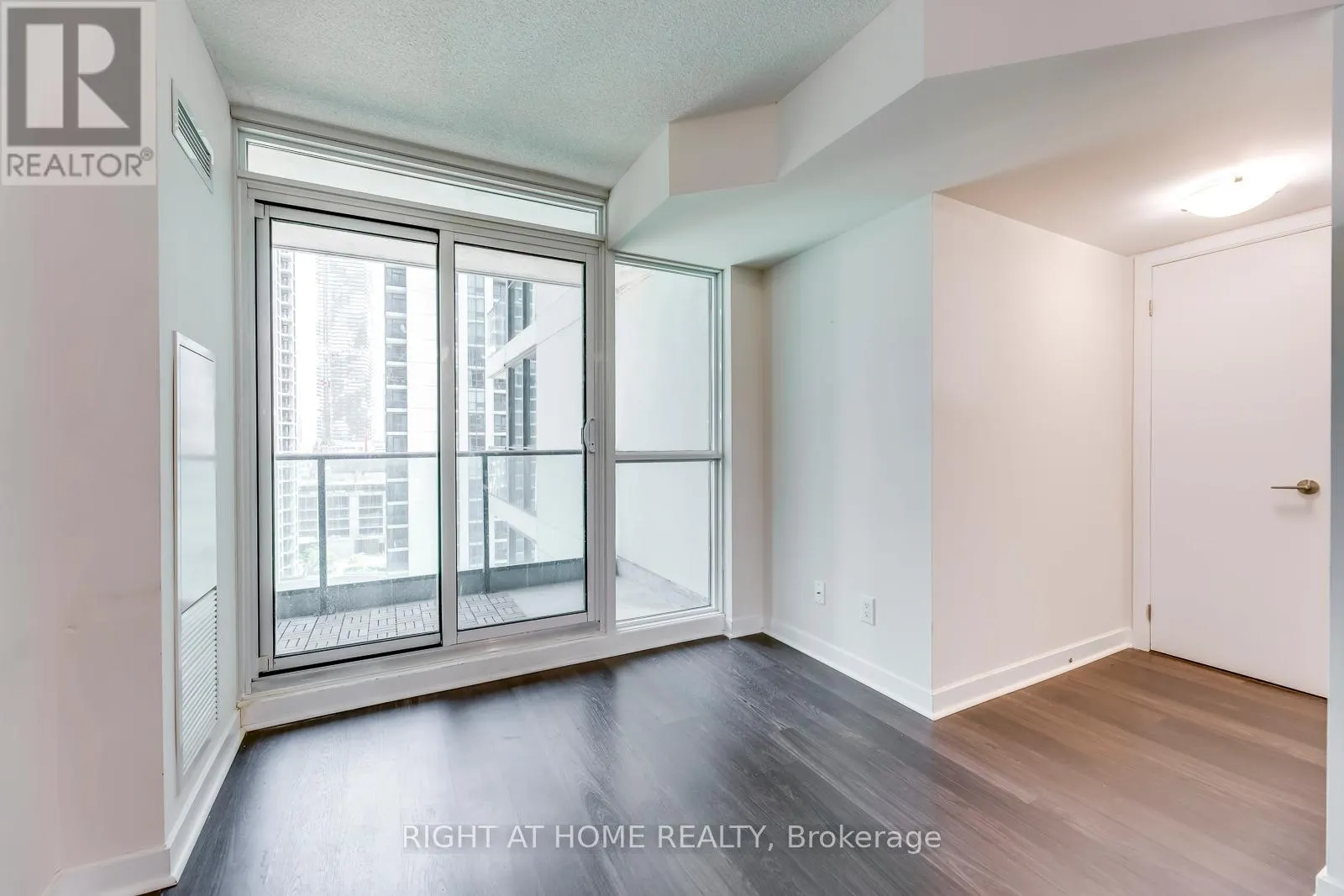 1405 - 33 BAY STREET