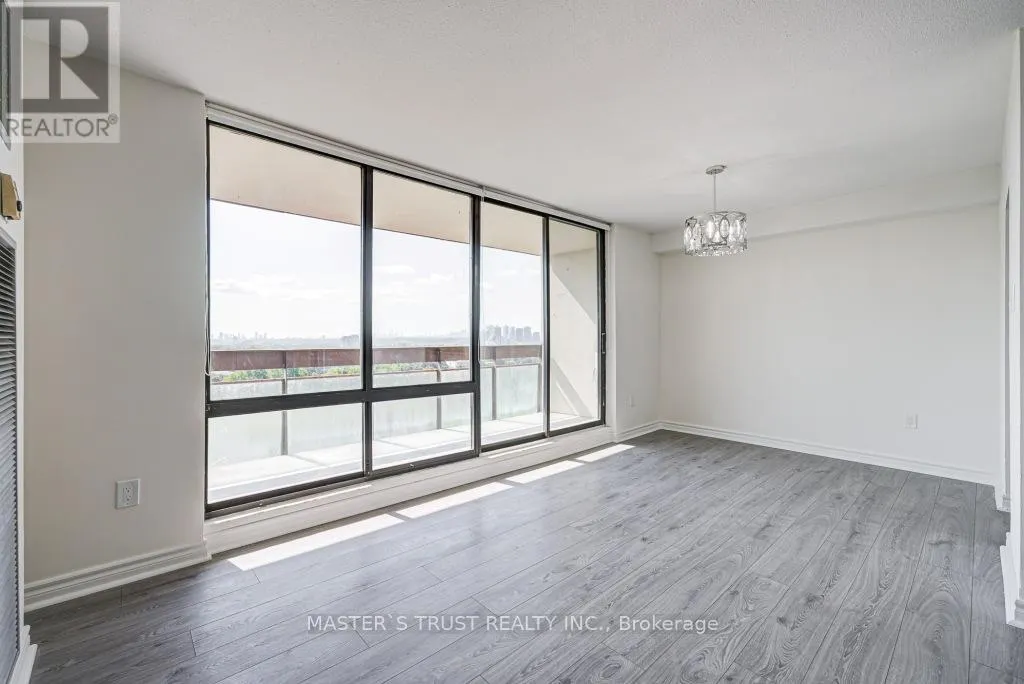 1110 - 260 SENECA HILL DRIVE