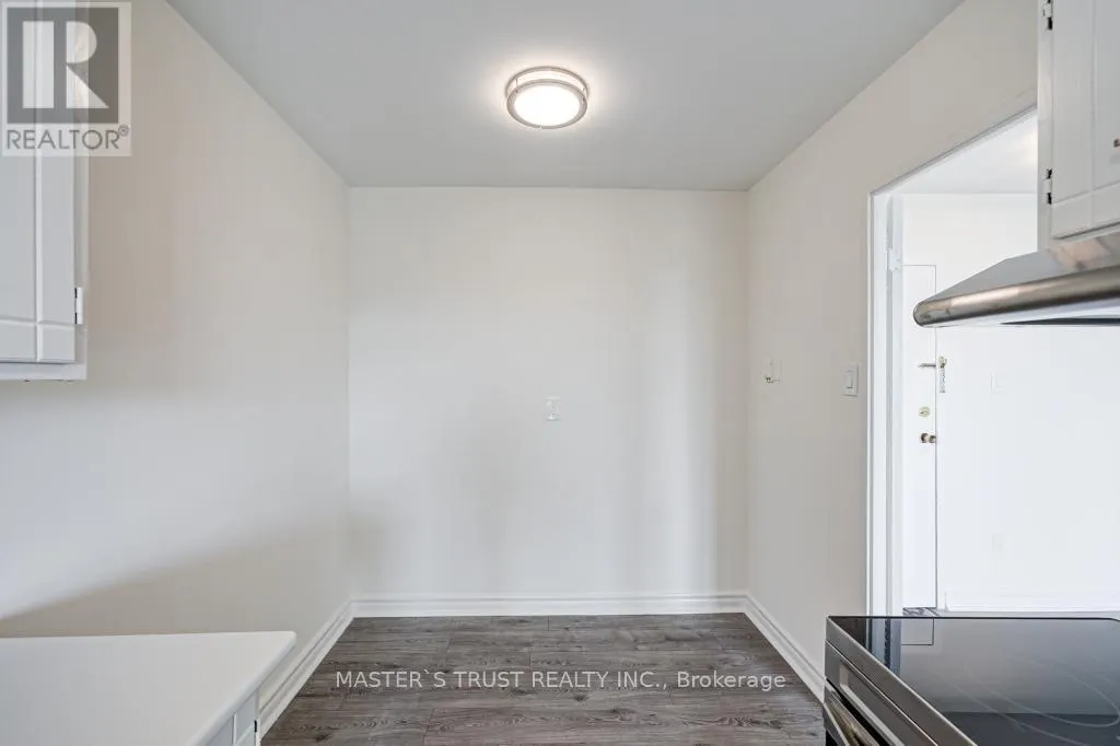 1110 - 260 SENECA HILL DRIVE