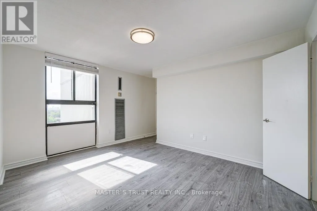 1110 - 260 SENECA HILL DRIVE