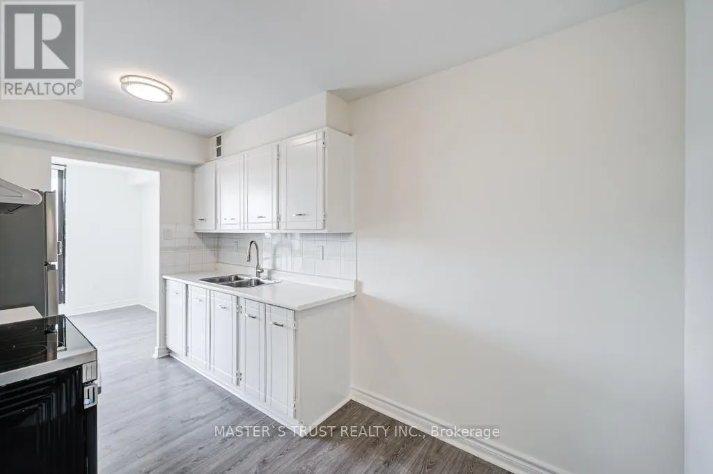 1110 - 260 SENECA HILL DRIVE